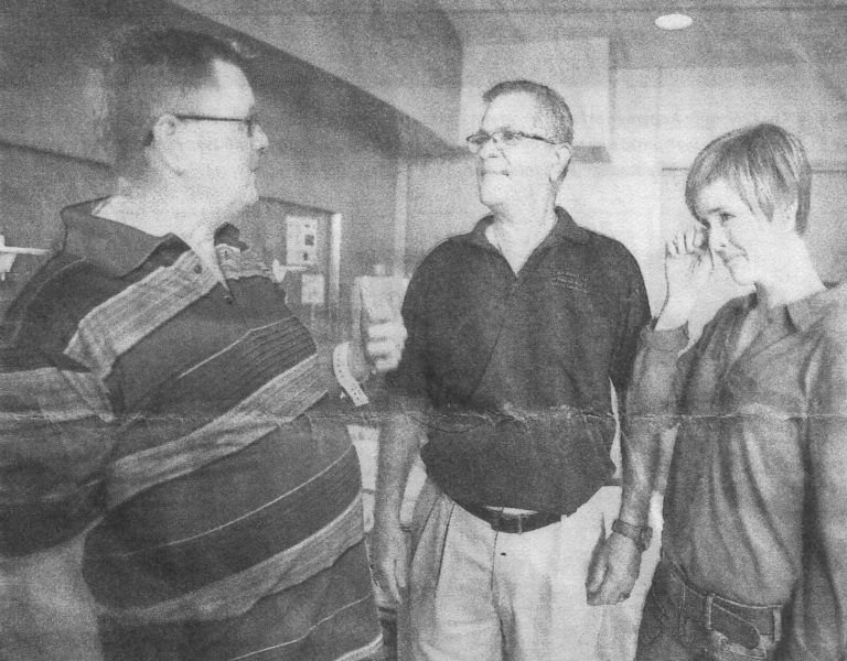 Robert “Prof” Ramos, center, with referee Sam McCright and daughter Stacy, from a Dallas Morning News article