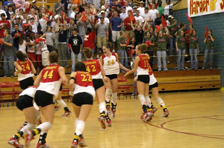 Robyn Smith Everson, number 34, and teammates on the court in front of a packed student section